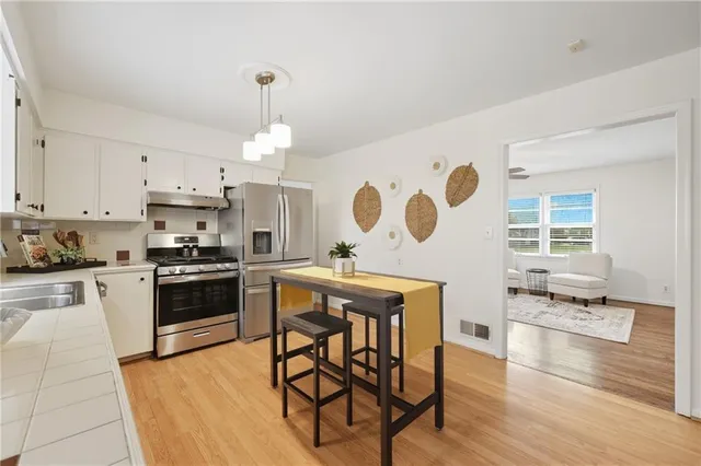 $245,000 | 825 East 75th Street, Kansas City, MO 64131