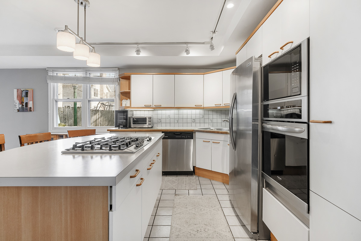 515 Maple Avenue Wilmette, IL 60091 - Photo 7 of 24 a kitchen with a stove a sink and a refrigerator