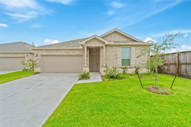 $2,500 | 3111 Freiberger Lane, Alvin, TX 77511