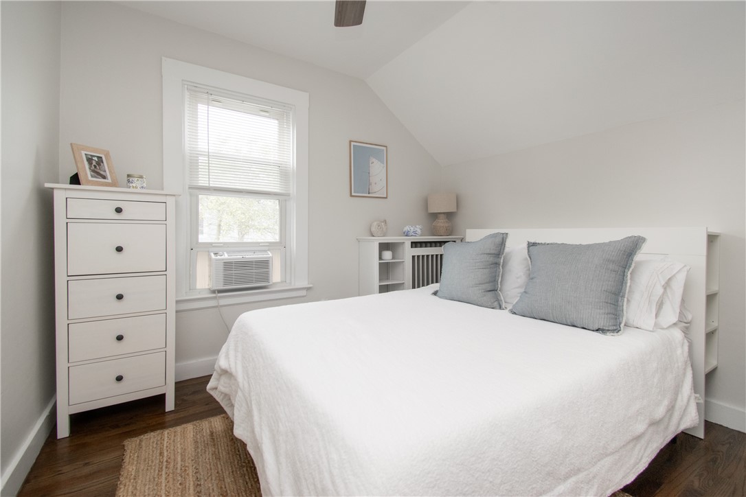 33 Slocum Street Newport, RI 02840 - Photo 21 of 31 queen bdrm