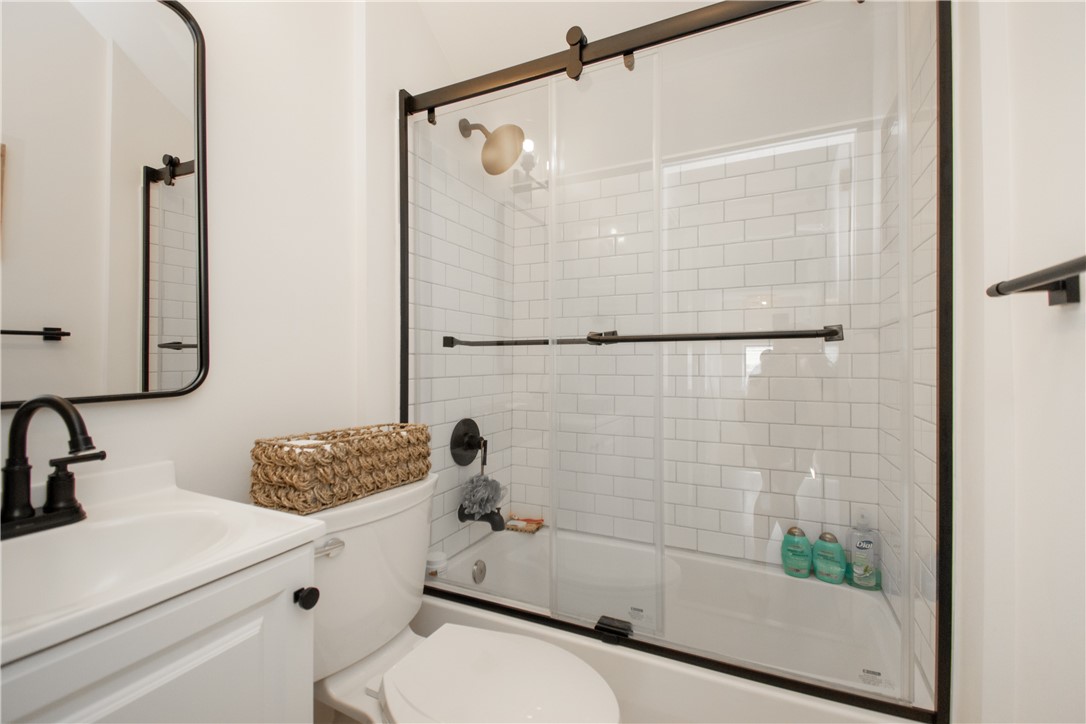 33 Slocum Street Newport, RI 02840 - Photo 24 of 31 2nd floor bath