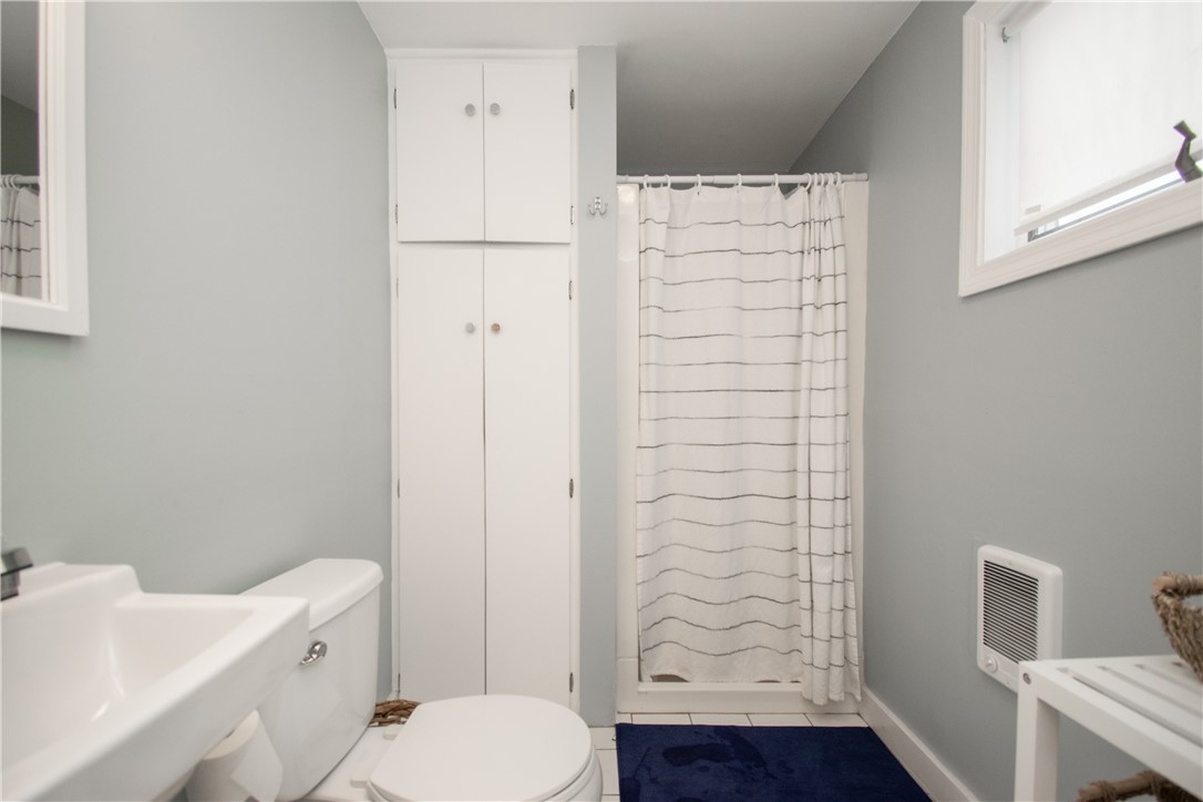 33 Slocum Street Newport, RI 02840 - Photo 25 of 31 1st Floor bth