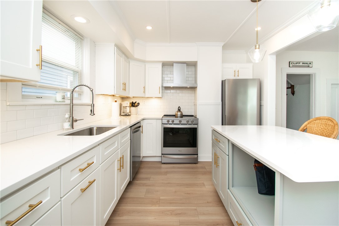 33 Slocum Street Newport, RI 02840 - Photo 10 of 31