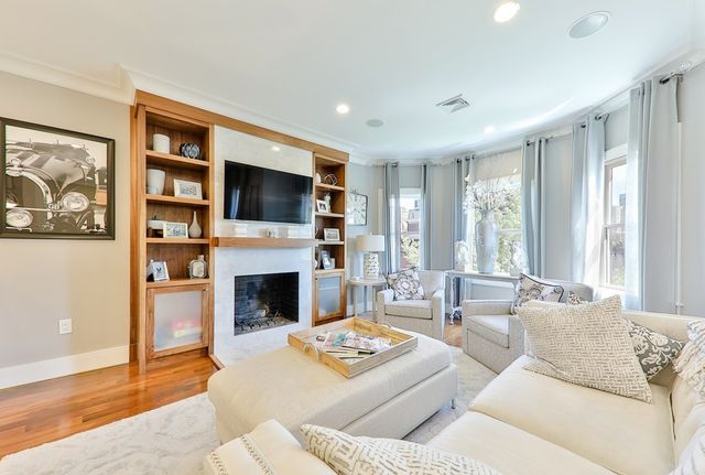 $2,150,000 | 375 Marlborough Street, Unit 4, Boston, MA 02115