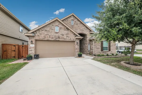 $2,250 | 9743 Common Law, Converse, TX 78109