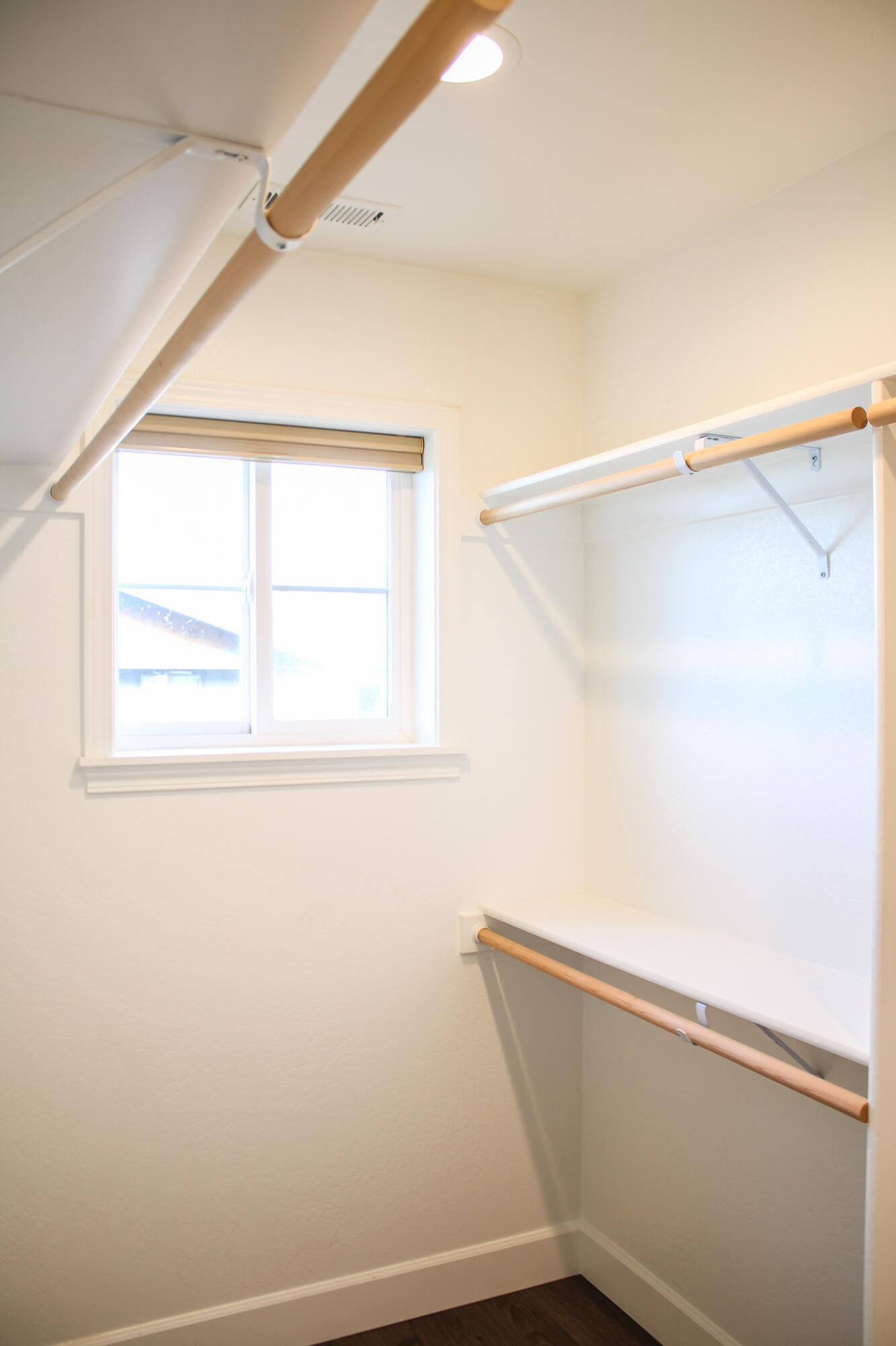 237 Willow Way Talent, OR 97540 - Photo 15 of 28 Kirt Real Estate 2025-53