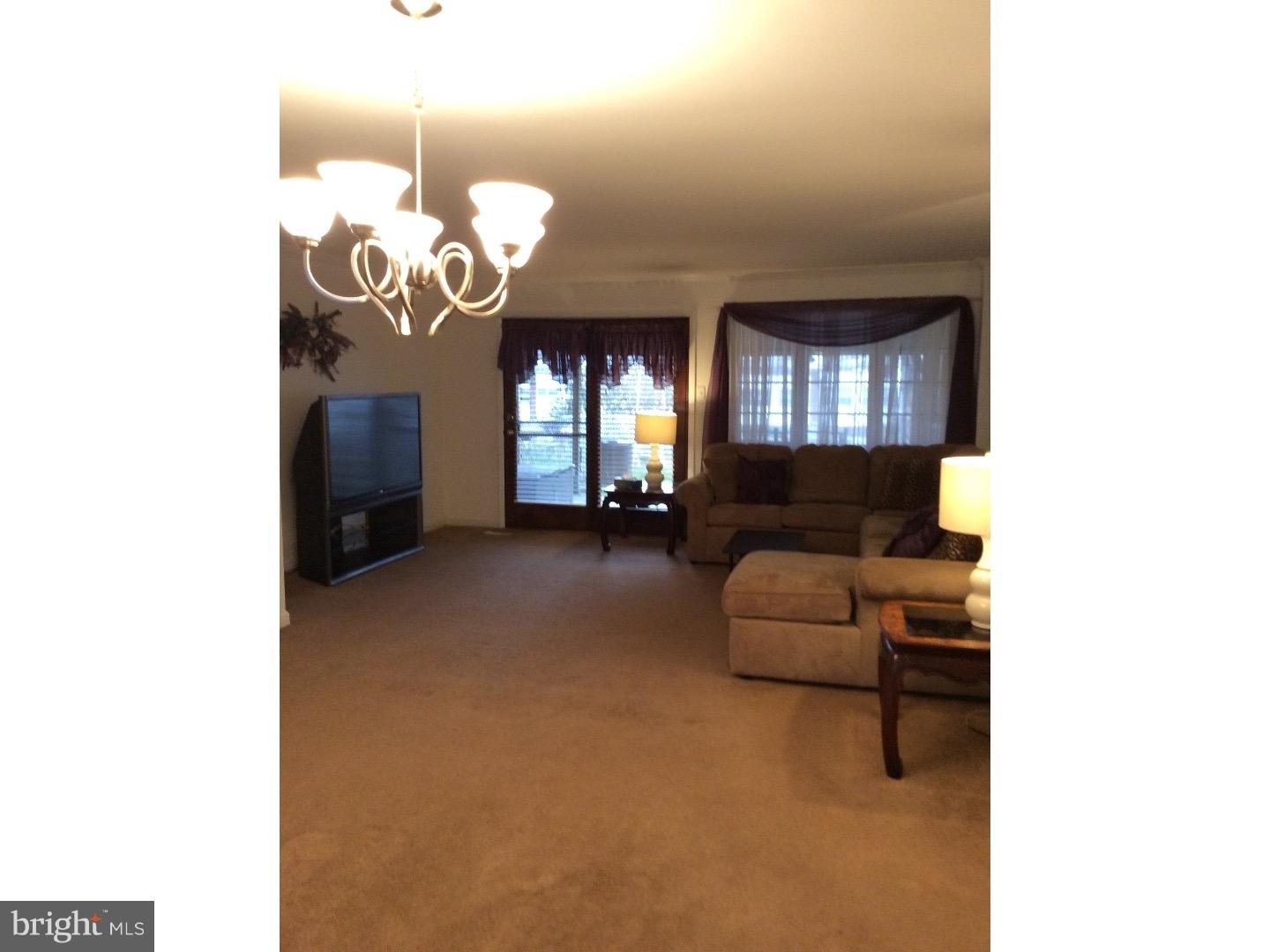 4213 Lawnside Road Philadelphia, PA 19154 - Photo 2 of 15 Living Room