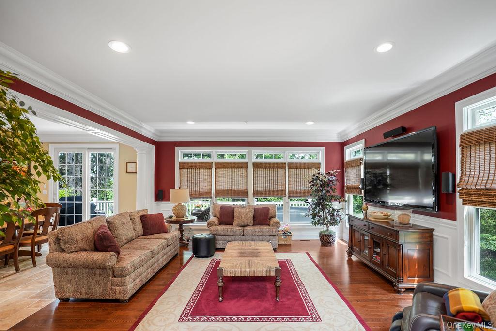899 Harborview Road Oyster Bay, NY 11765 - Photo 8 of 30