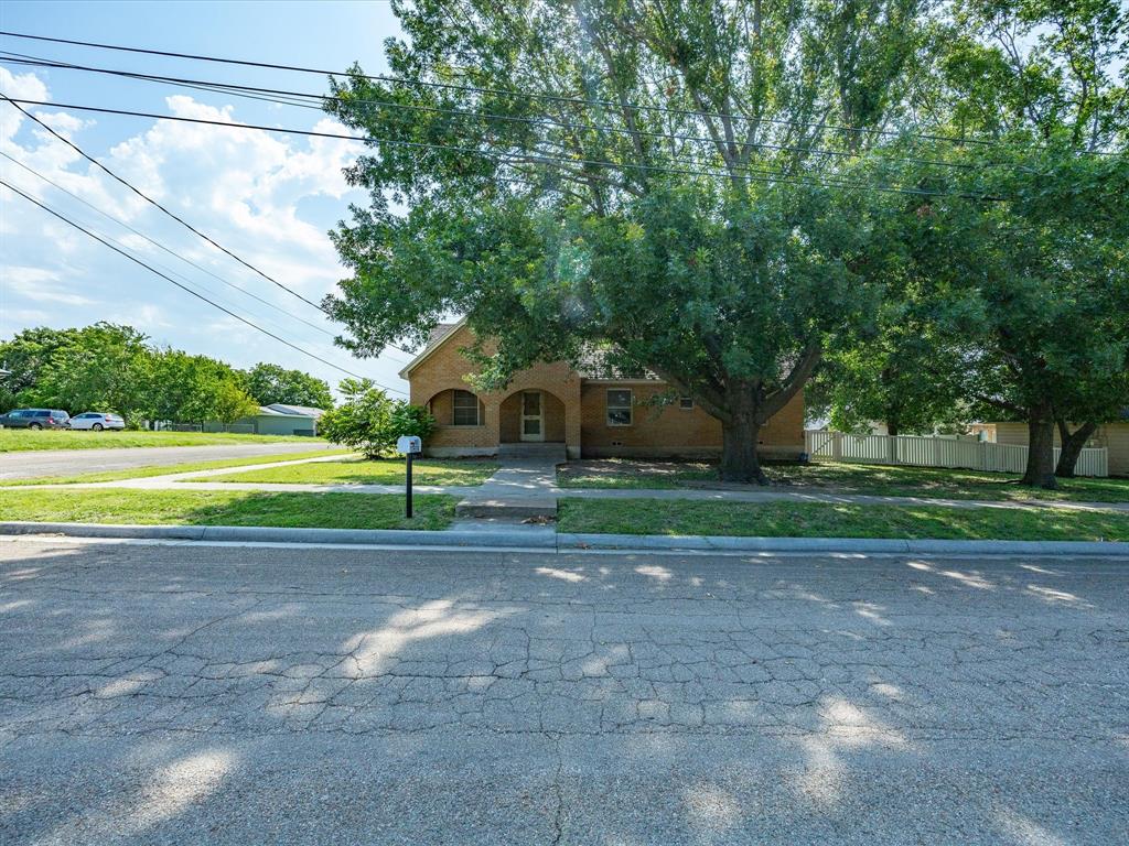 901 South College Avenue Decatur, TX 76234 - Photo 5 of 38