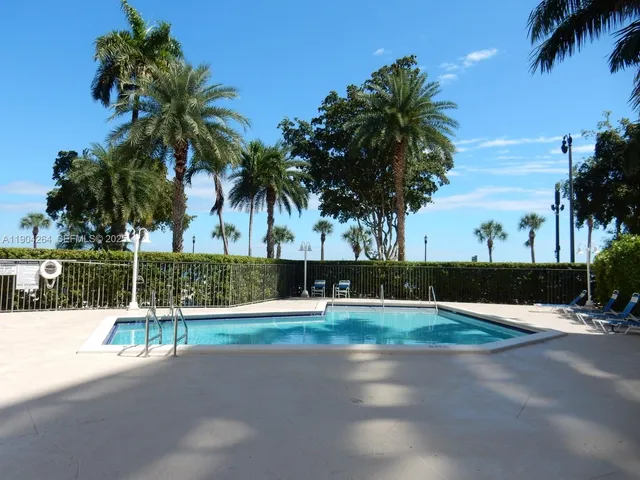 $3,350 | 1420 Brickell Bay Drive, Unit 1406D, Miami, FL 33131