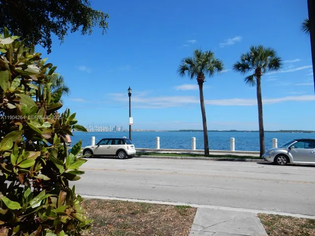 $3,350 | 1420 Brickell Bay Drive, Unit 1406D, Miami, FL 33131