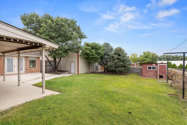 a view of a house with a backyard