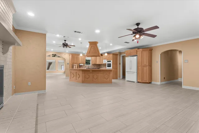 a view of a livingroom with furniture and a ceiling fan