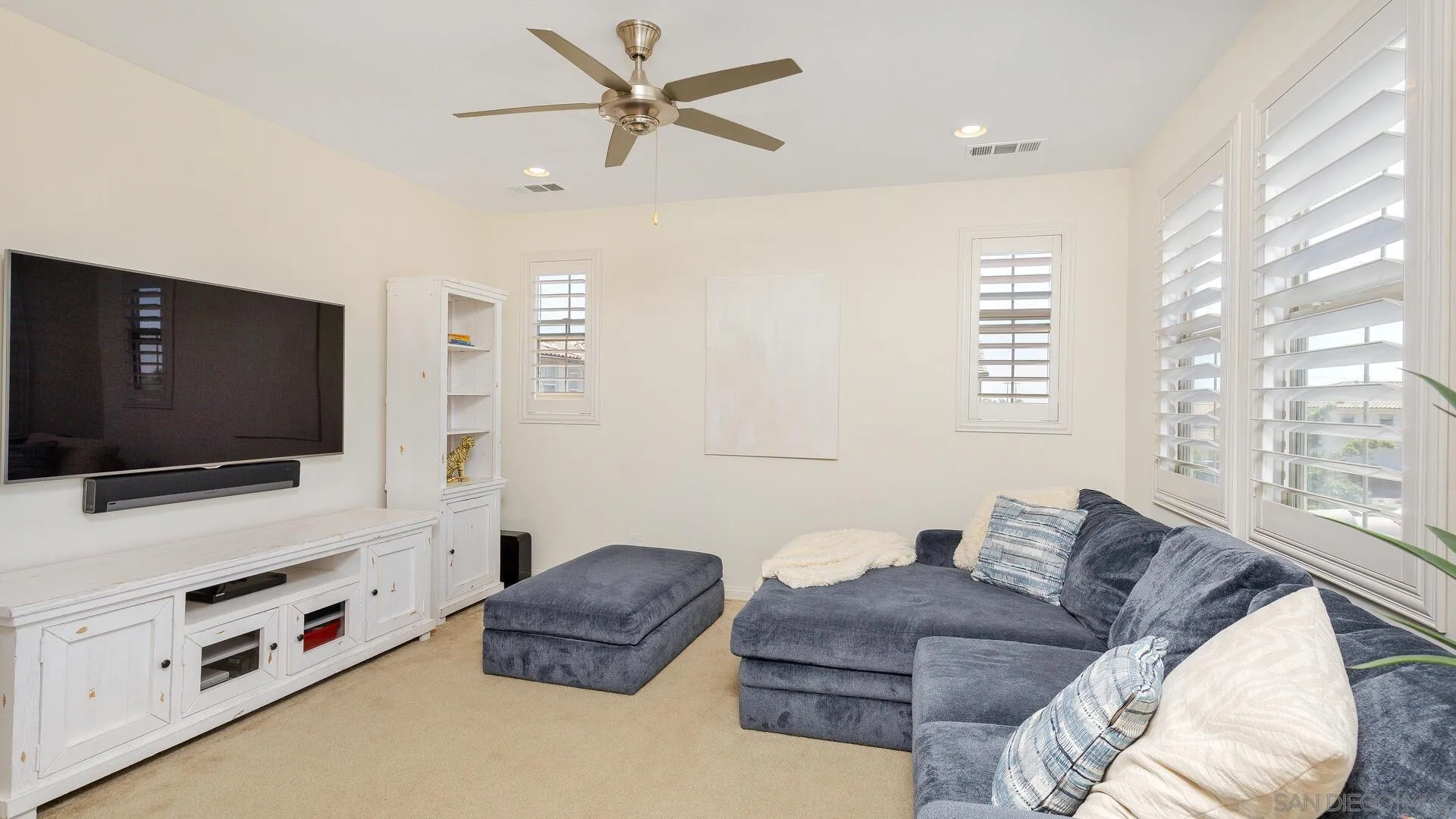 15575 Tanner Ridge Road San Diego, CA 92127 - Photo 22 of 41 a living room with furniture and a flat screen tv