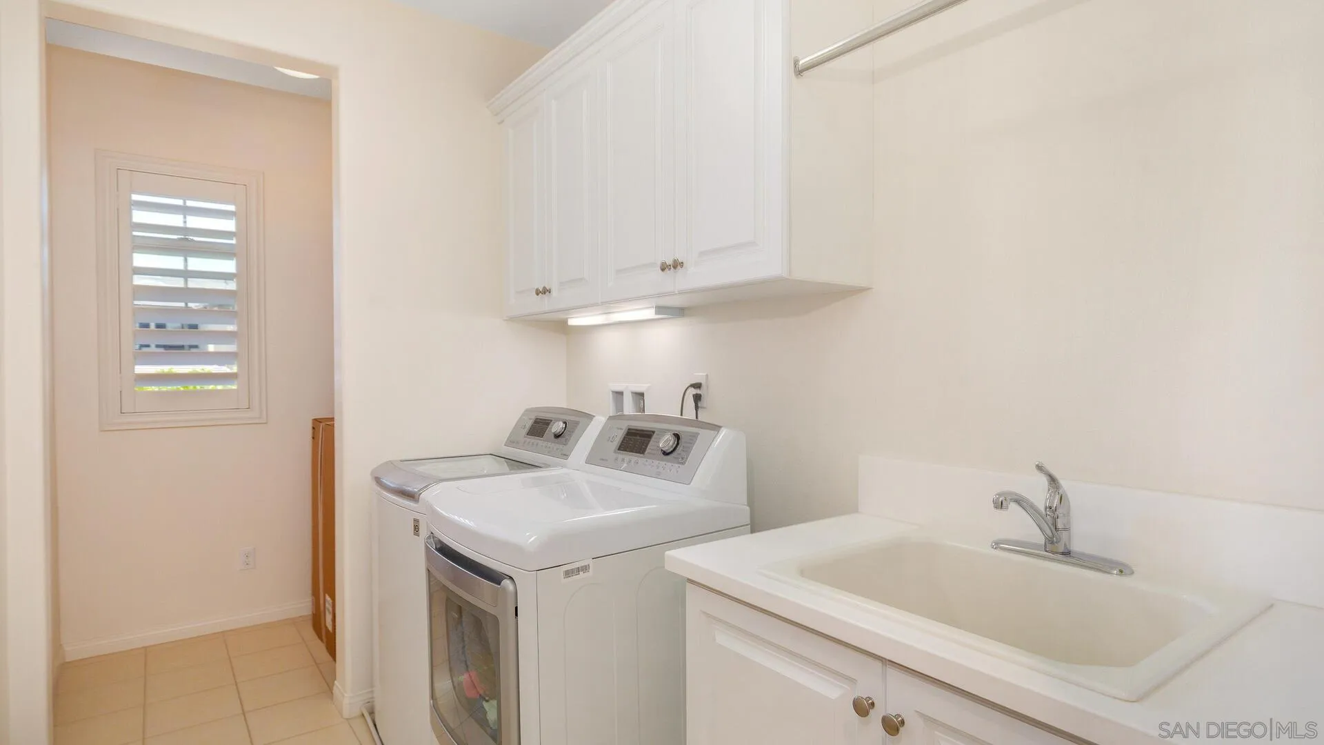 15575 Tanner Ridge Road San Diego, CA 92127 - Photo 29 of 41 a bathroom with a sink and a vanity