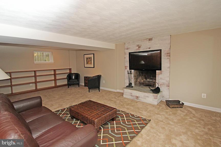10703 Glenwild Road Silver Spring, MD 20901 - Photo 17 of 26 Family Room