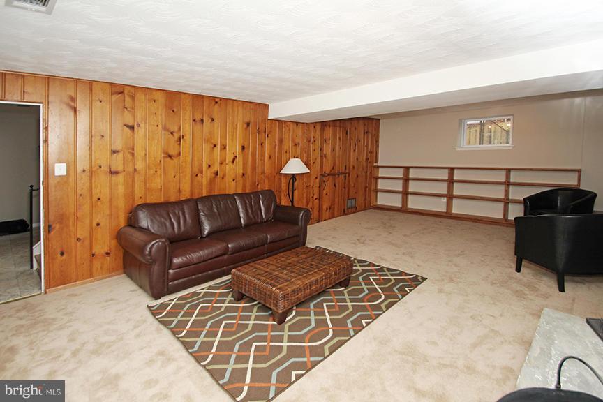10703 Glenwild Road Silver Spring, MD 20901 - Photo 18 of 26 Family Room