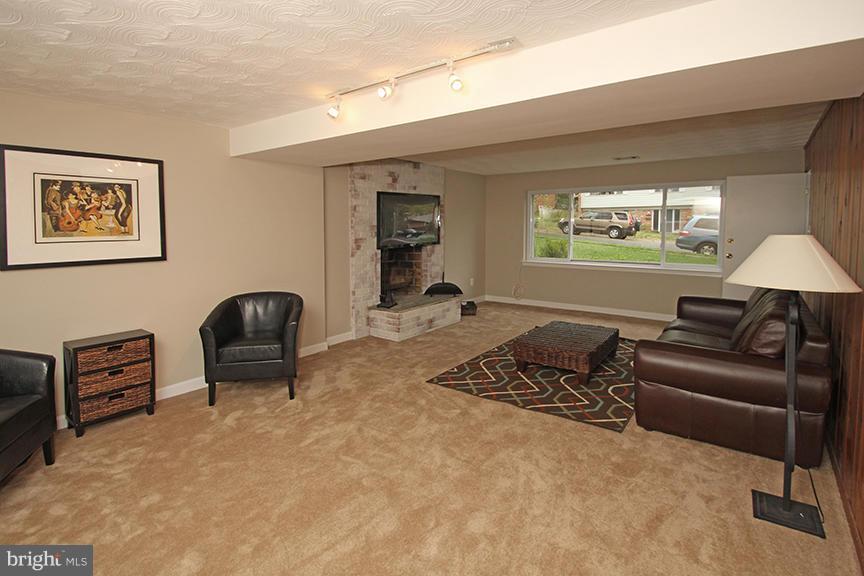 10703 Glenwild Road Silver Spring, MD 20901 - Photo 19 of 26 Family Room