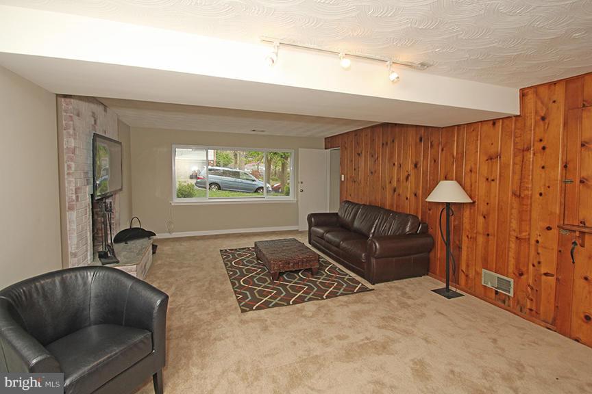 10703 Glenwild Road Silver Spring, MD 20901 - Photo 20 of 26 Family Room