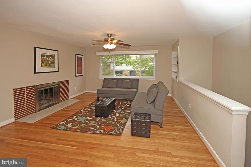 10703 Glenwild Road Silver Spring, MD 20901 - Photo 3 of 26 Living Room