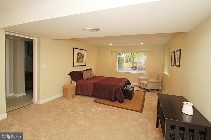10703 Glenwild Road Silver Spring, MD 20901 - Photo 21 of 26 Bedroom