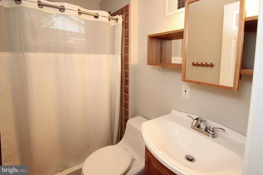 10703 Glenwild Road Silver Spring, MD 20901 - Photo 25 of 26 Bath