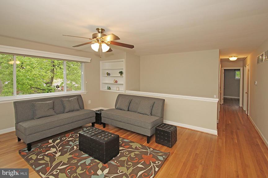 10703 Glenwild Road Silver Spring, MD 20901 - Photo 5 of 26 Living Room