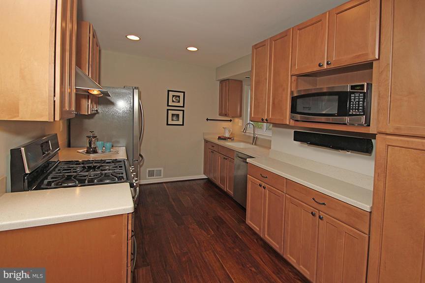 10703 Glenwild Road Silver Spring, MD 20901 - Photo 8 of 26 Kitchen