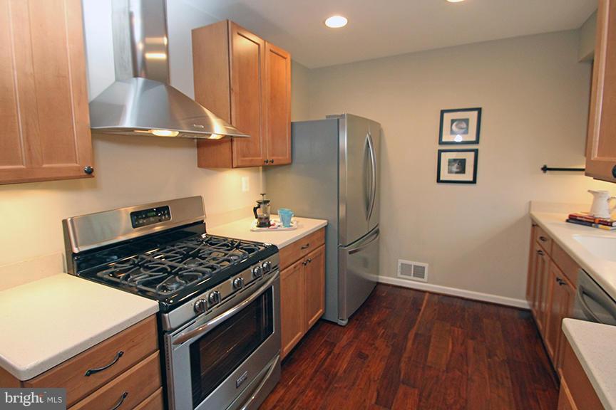 10703 Glenwild Road Silver Spring, MD 20901 - Photo 10 of 26 Kitchen