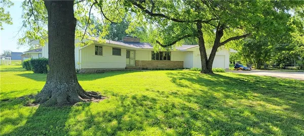$498,000 | 1501 North Kentucky Street, Iola, KS 66749