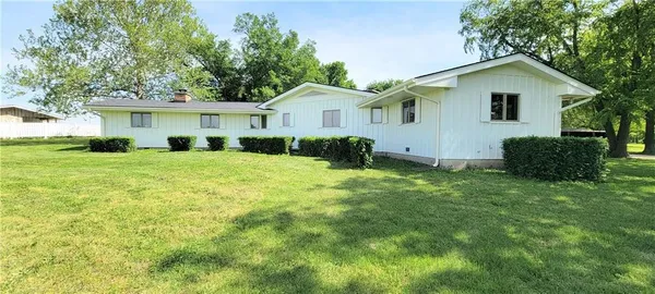 $498,000 | 1501 North Kentucky Street, Iola, KS 66749
