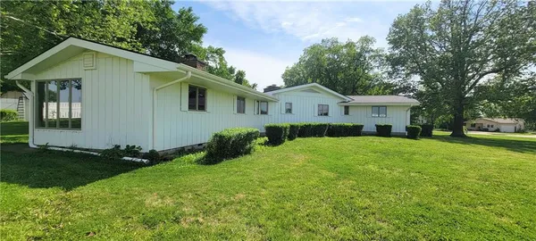 $498,000 | 1501 North Kentucky Street, Iola, KS 66749