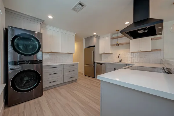 $1,985 | 915 Adele Street, Houston, TX 77009