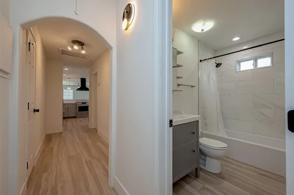 $1,985 | 915 Adele Street, Houston, TX 77009