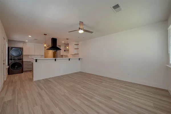 $1,985 | 915 Adele Street, Houston, TX 77009