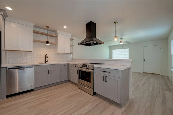 $1,985 | 915 Adele Street, Houston, TX 77009