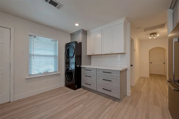 $1,985 | 915 Adele Street, Houston, TX 77009