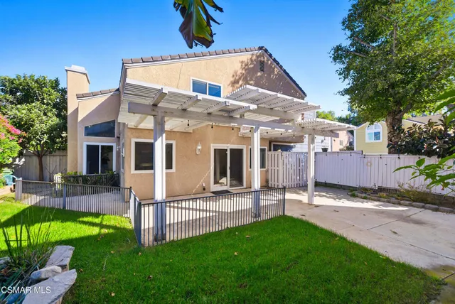 a view of house with backyard