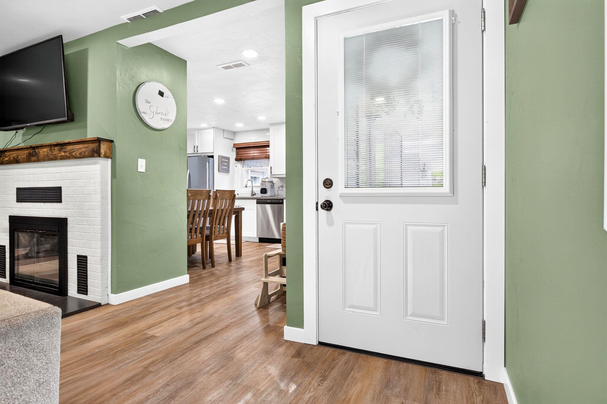1730 West Edgewood Drive Appleton, WI 54913 - Photo 3 of 41 Gallery Image 3