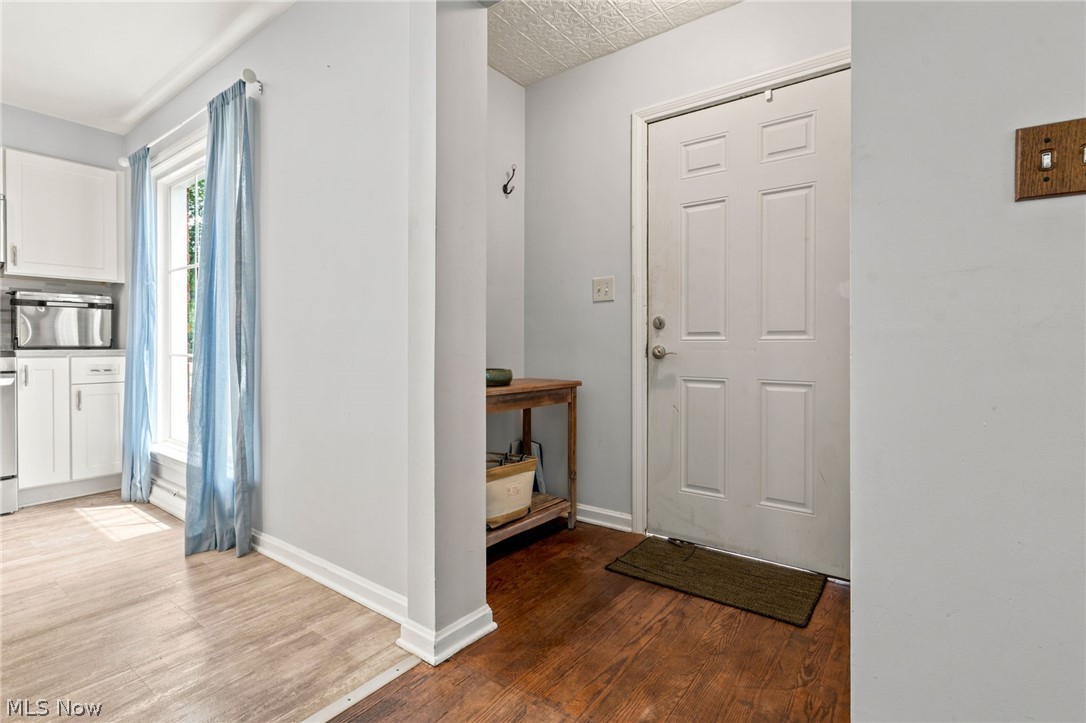 1695 Wiltshire Road Akron, OH 44313 - Photo 6 of 42