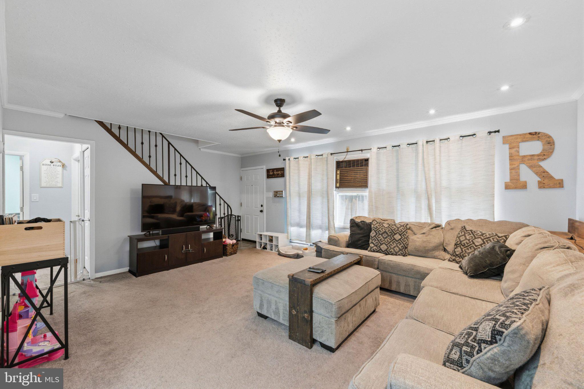 44 Quickset Road Levittown, PA 19057 - Photo 10 of 28 Spacious living area with modern charm.