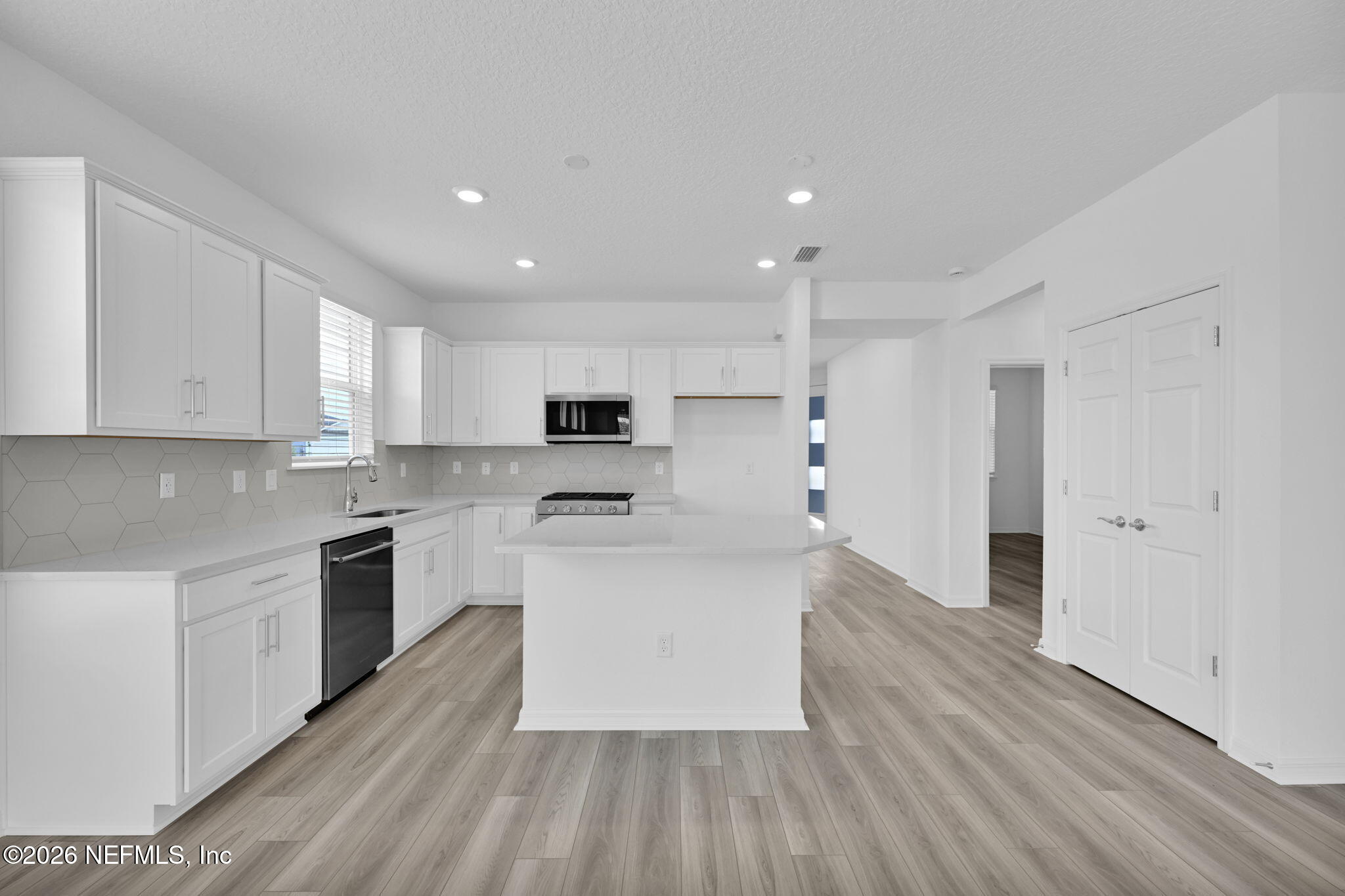 320 Ecliptic Loop Yulee, FL 32097 - Photo 7 of 52 Ellenwood Kitchen