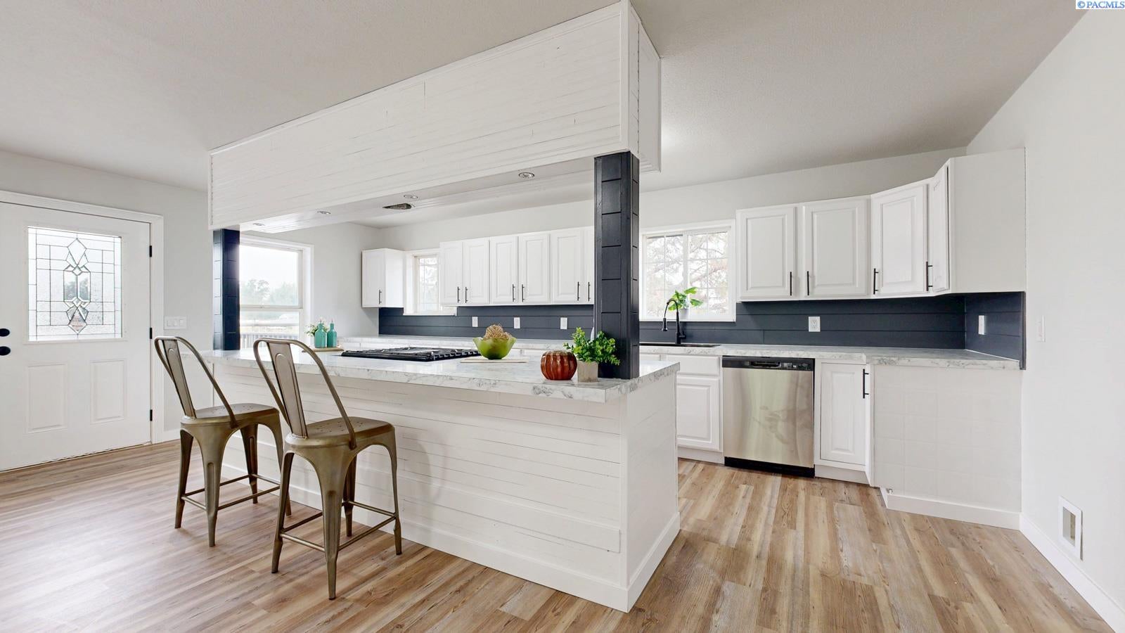 220709 East Game Farm Road Kennewick, WA 99337 - Photo 11 of 47 Gallery Image 11