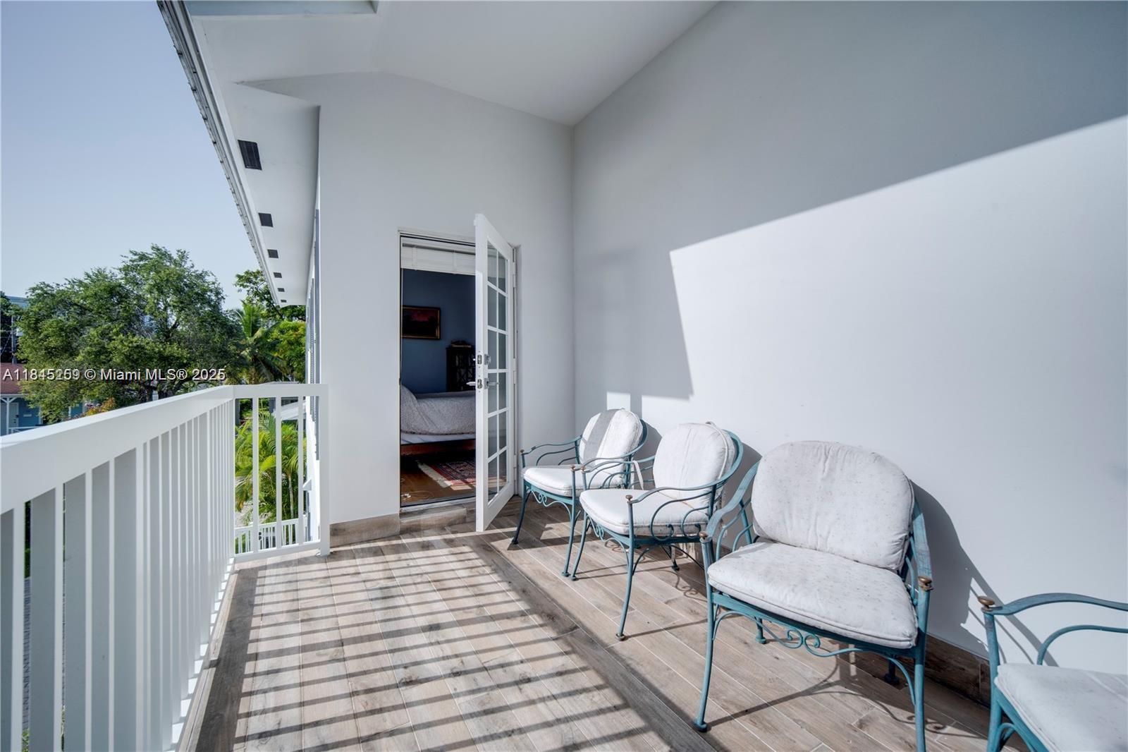 106 Florida Avenue Coral Gables, FL 33133 - Photo 26 of 34 a living room with furniture