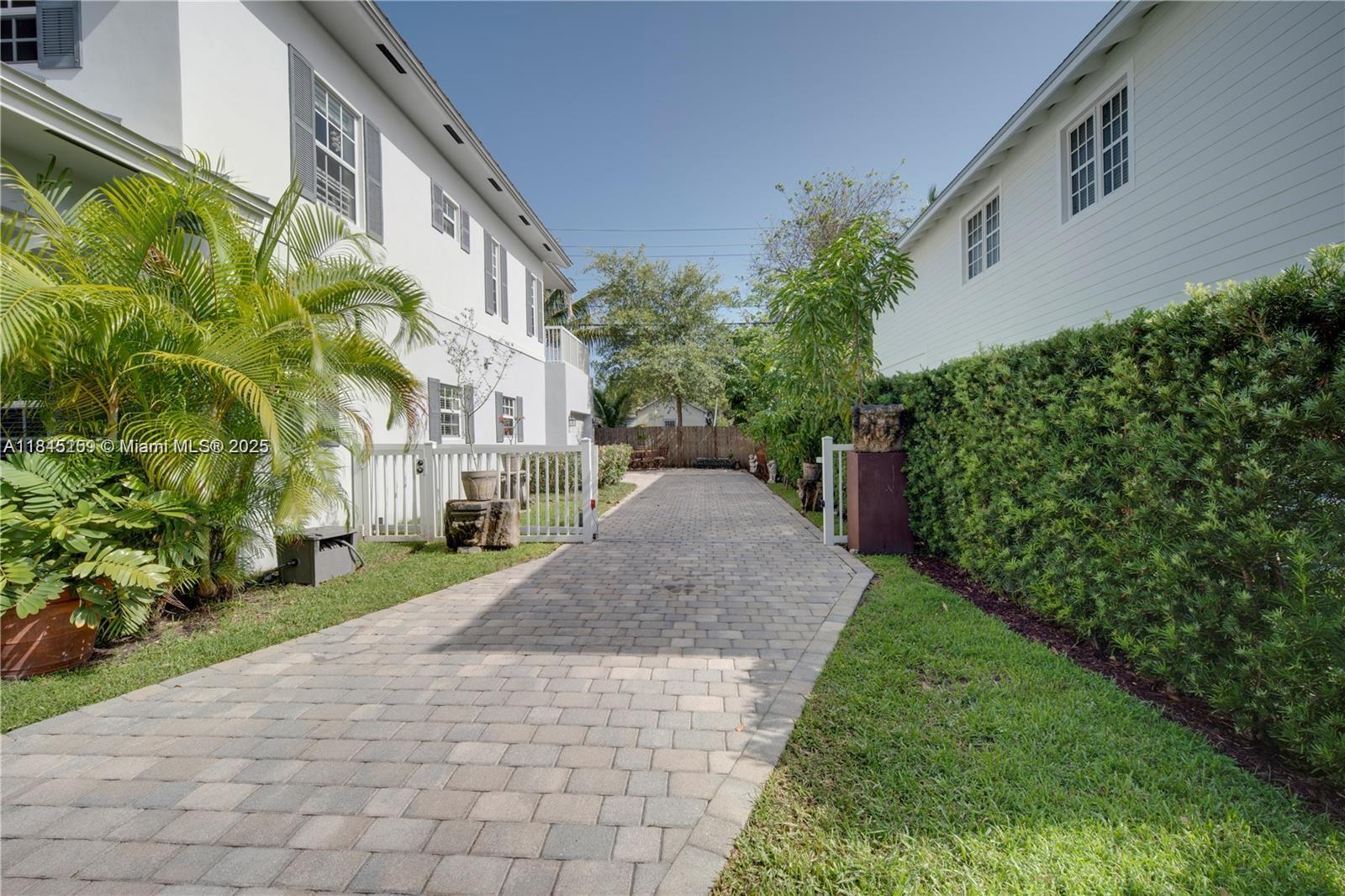 106 Florida Avenue Coral Gables, FL 33133 - Photo 3 of 34 a view of a back yard of the house
