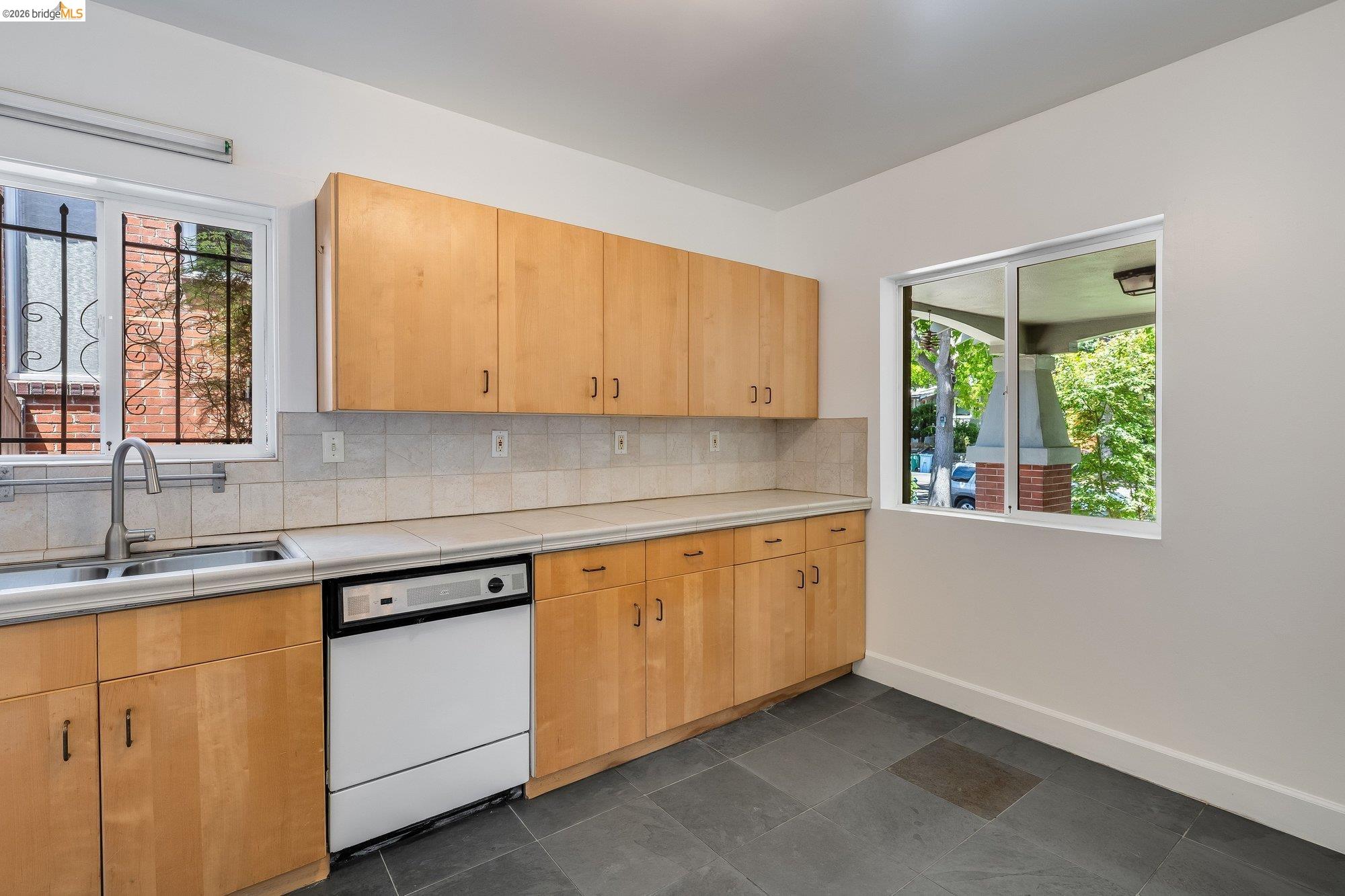 2350 Spaulding Avenue Berkeley, CA 94703 - Photo 9 of 30