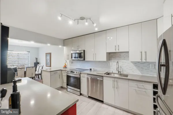 $635,000 | 8340 Greensboro Drive, Unit 1007, McLean, VA 22102