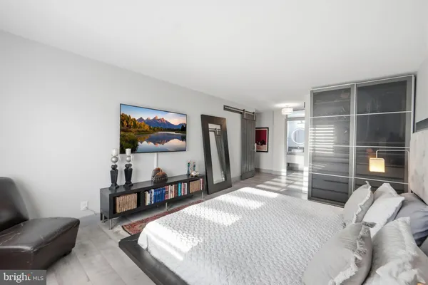 $635,000 | 8340 Greensboro Drive, Unit 1007, McLean, VA 22102