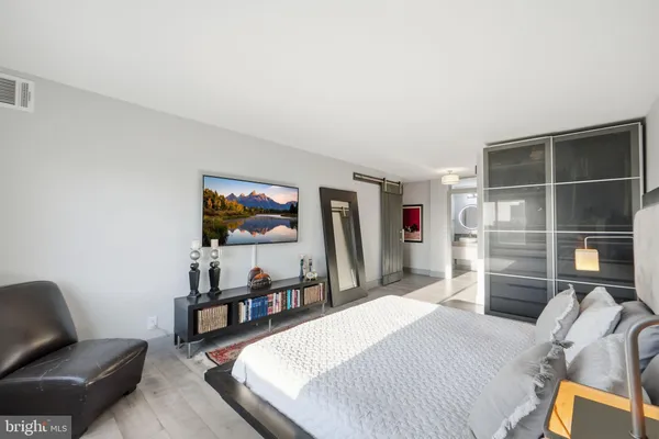 $635,000 | 8340 Greensboro Drive, Unit 1007, McLean, VA 22102