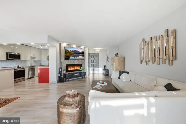 $635,000 | 8340 Greensboro Drive, Unit 1007, McLean, VA 22102